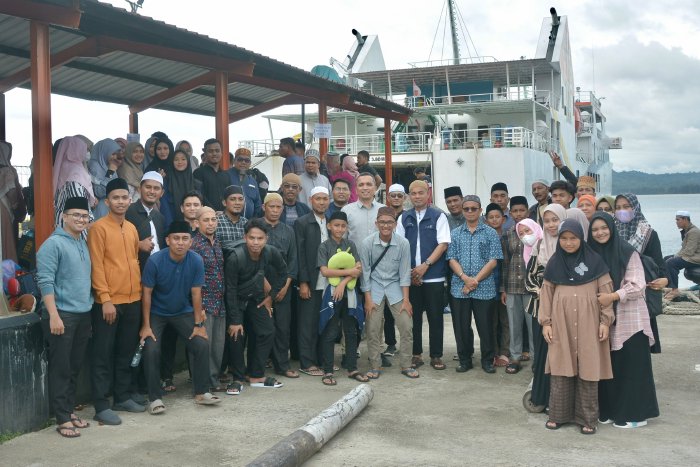 Kobarkan semangat kompetisi, Reza Fahlevi antar kafilah MTQ Sabang ke Pelabuhan Calang