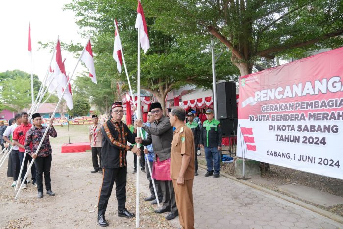 Peringati Hari Lahir Pancasila 2024, Pemko Sabang bagikan bendera merah putih